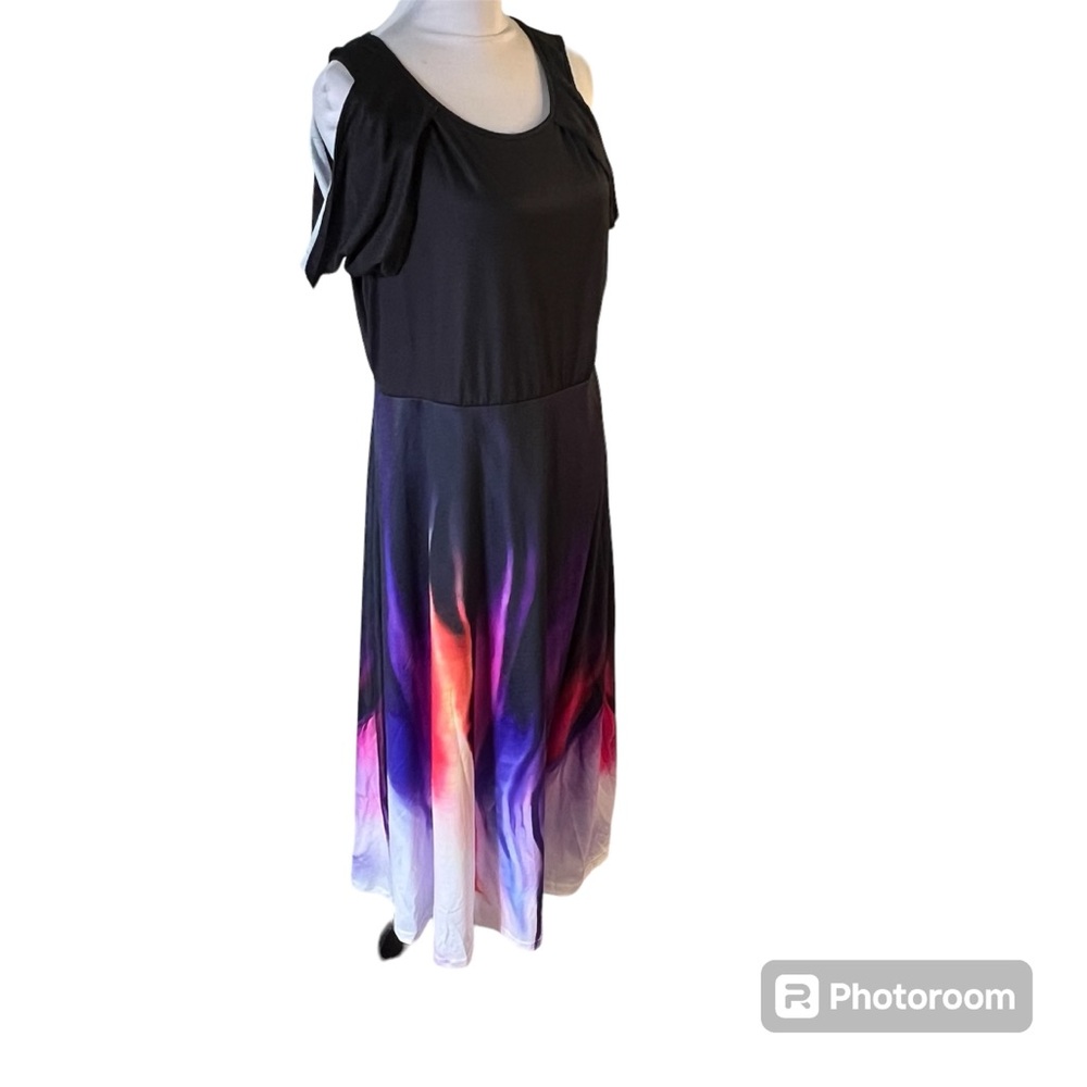 NWR 22pp. 18*w. 47”L   Black with cold shoulders multi colored bottom. Maxi